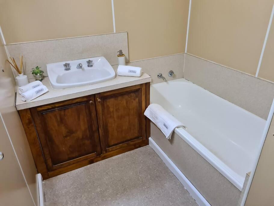 Holiday House On Sale Villa Tullah Ngoại thất bức ảnh